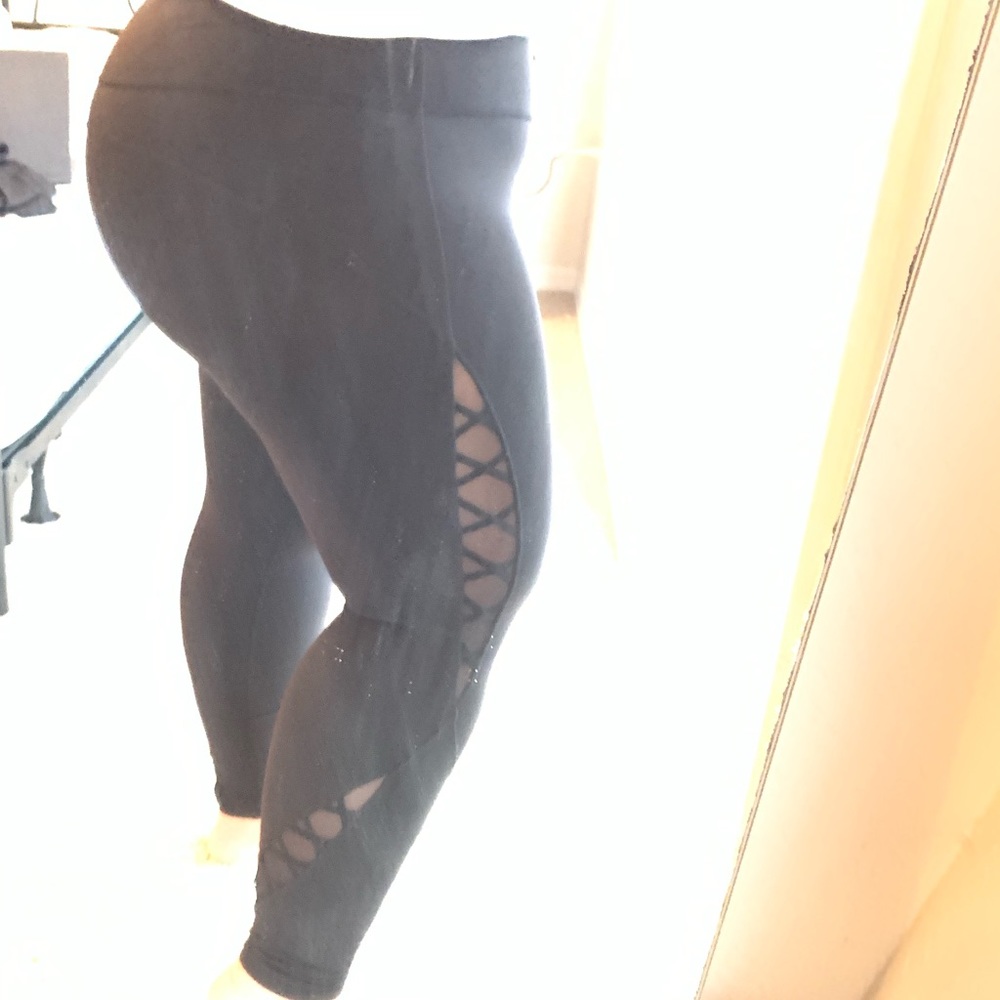 LG Victoria Secret Knockout Capri with Mesh